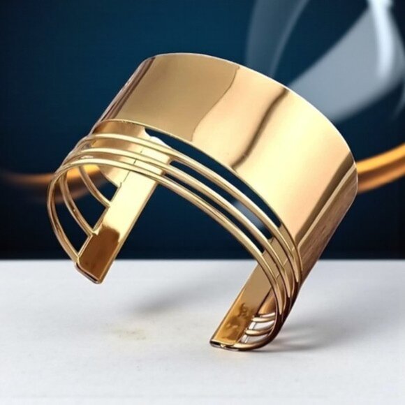 🆕 Bold & Chic Gold-Plated Wide Cuff Bracelet | Trendy Statement Accessory 💛 - Picture 8 of 10
